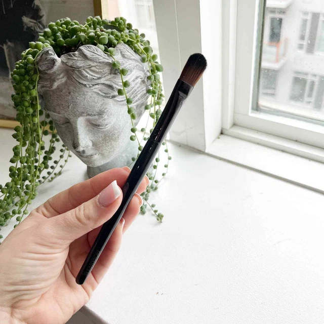 NEW Laura Mercier Camouflage Powder Brush