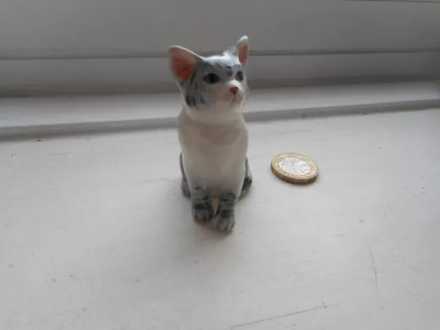 Cat - Beautiful Miniature Ceramic/Pottery - Sitting Silver Grey Tabby And  White 2