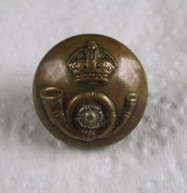 British Army:"KINGS OWN YORKSHIRE LIGHT INFANTRY BUTTON" (KOYLI, 18mm, WW1-WW2) 3