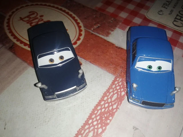 lot de  2 voitures cars disney pixar metal  d occasion