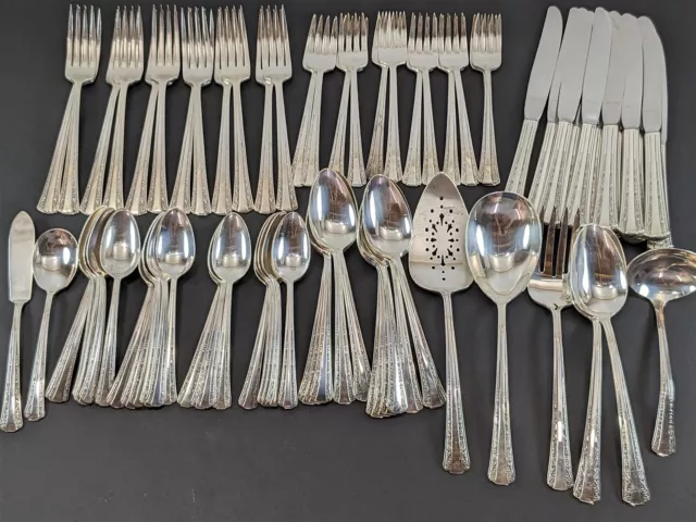 https://www.picclickimg.com/Xg8AAOSw9nJlHbwH/Rogers-Deluxe-GRACIOUS-78-Piece-Service-for-12.webp
