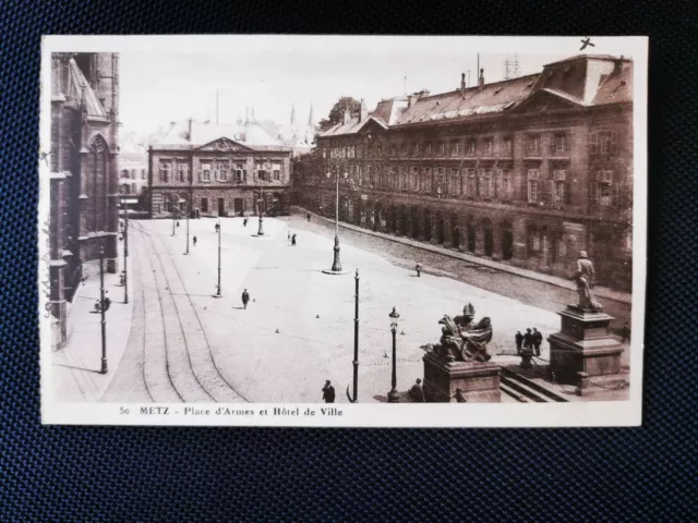 CPA 57 METZ - Place d'Armes et Hôtel de Ville