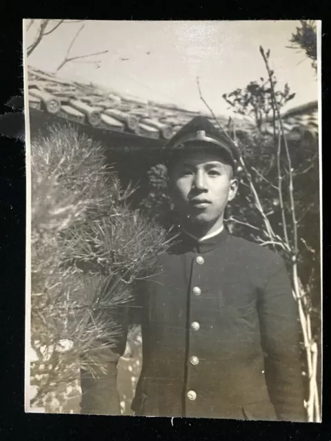 #743 Giapponese Vintage Foto 1940s / Ragazzo Man Student Uniforme Tappo Giardino