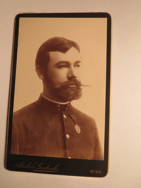 Wien - Soldat oder Beamter mit Bart in Uniform - Orden - Portrait / CDV