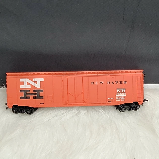 Vintage HO Scale Tyco 50' Box Car, New Haven RR, Orange, #35688 with Box