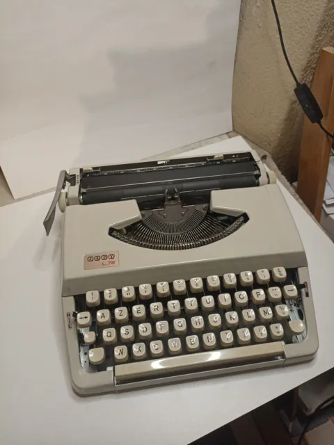 Machine à écrire portable Japy L72 en très  bon état