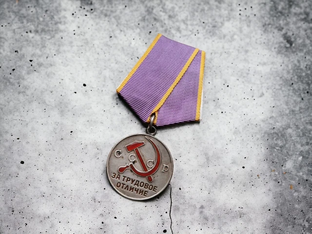MÉDAILLE SOVIÉTIQUE POUR travail distingué URSS CCCP Russia Russie Soviet EUR 40,00 - FR