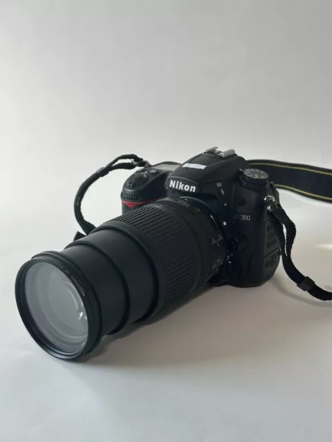 Nikon D7000 Digital DSLR Camera with 18-140mm VR Lens + (2) Batteries BUNDLE
