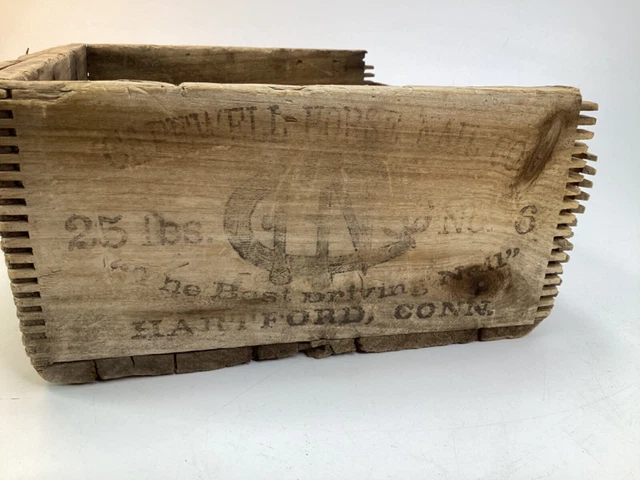 Antique Vintage Capewell Horse Nail Co. Dovetail Wood Box Head No. 6 (F5)