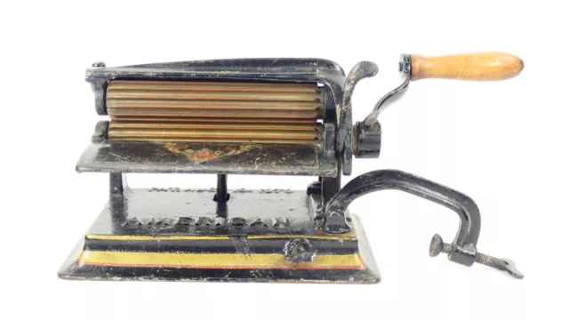 Antigua Plancha Para Plisados Marca American Año 1879 Pieza Decorada