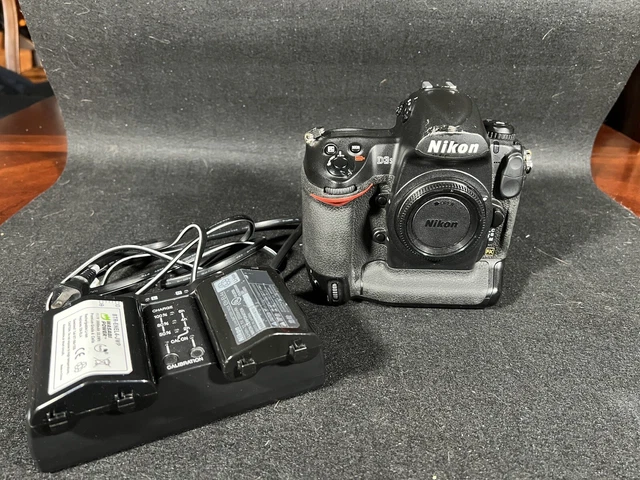 Nikon D3S 12.1 MP Digital SLR Camera With 2 Batteries And Dual Charger