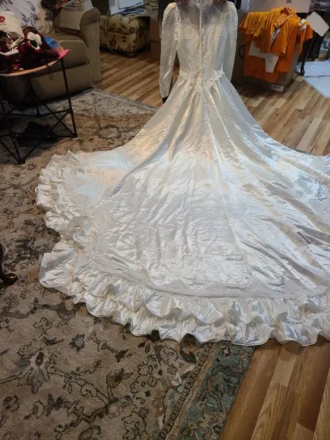 #99-Maravilloso Vestido de Boda Victoriano de Marfil, por ILgwu Talla 12