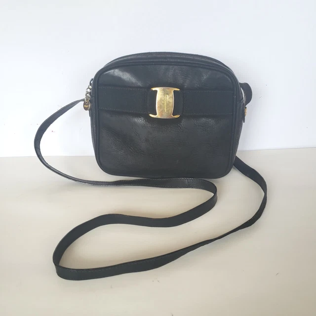 Auth Salvatore Ferragamo Vara Shoulder Crossbody Bag Purse Leather Black Small