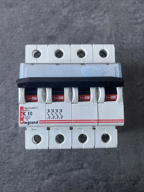 Disjoncteur Legrand DX3 3P 32A Courbe C - Vis/vis - Réf 406895 - Occasion