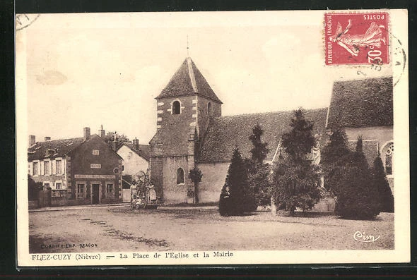 CPA Flez-Cuzy, La Place de l´Eglise et la Mairie 1938