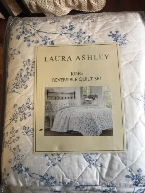 Laura Ashley king reversible Quilt set floral Blue