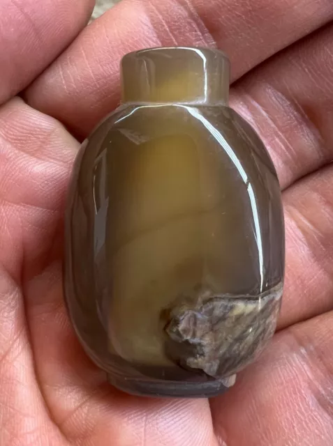 old agate snuff bottle. qing period. Height 1 3/4Pinches