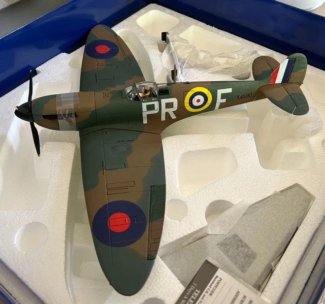 Corgi 1/32 - Supermarine Spitfire Mk 1A - 609 SQN RAF - AA33901 Corgi 1/32 - Supermarine Spitfire Mk 1A - 609 SQN RAF - AA33901