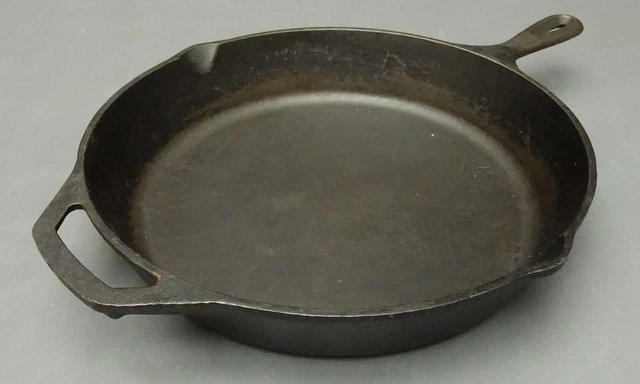 Lodge Cast Iron 12" Skillet Two Pour spout Fry Pan 10SK HEAT RING Vtg RARE USA