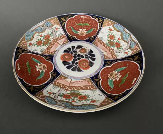 Grand plat en porcelaine d'Imari XIXe décor floral H5341