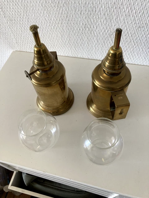 Lampe electrique de poche boutonnière années 1930 - 1940. France WW2 / Allemand