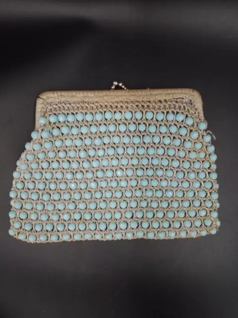 Ancien sac de bal Minaudière en tissu avec perles en plastique bleu année 30/40