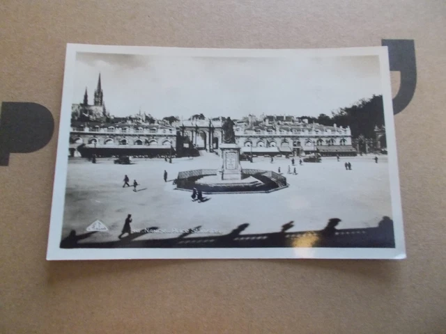 Cpa 54 Nancy Meurthe Et Moselle  La Place Stanislas Animees Commerces 1944