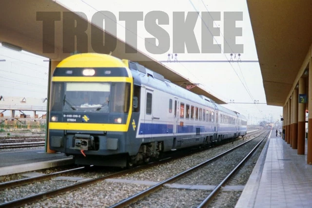 35mm Slide RENFE Spanish Railways Electric Railcar 448 018 Tudela 1994 Spain