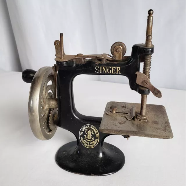 Antique Singer Sewing Machine Miniature Model Child's Toy w/ Moving Wheel Shaft