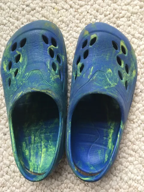 Children’s Slip-ons Blue And Green Size 9 kids in crocs style