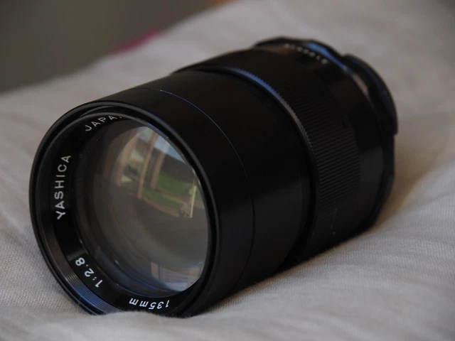 Yashica Yashinon DX 135mm f/2.8  vintage camera lens (M42 Mount) Japan