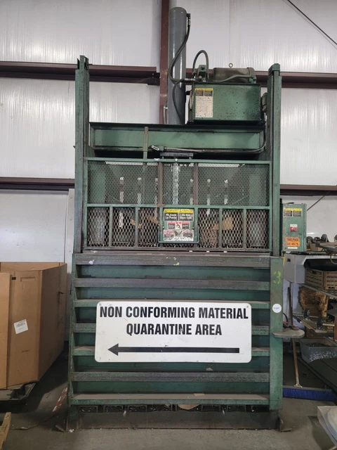 Selco Balers Model VI-5 6" cylinder, 10hp, 60″ x 30″ x 48″ Bale Size