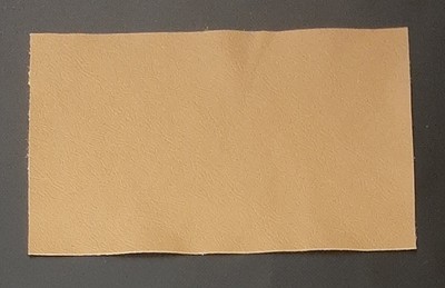 vachette Vachette chute de cuir gris clair  grainé format 40 sur 20 cm 