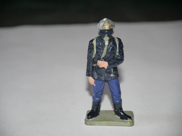 Figurine STARLUX Pompier Ancien Avec Casque ARI Et Masque à Gaz – Échelle 1:32, Occasion