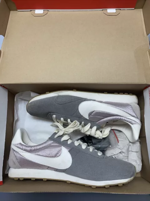 Nike Womens Size 9 Pre Montreal Racer Run Grey Suede Shoes 555258-010 Running