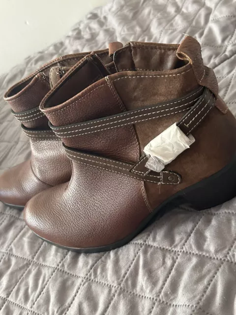 Women’s Earth Origins Boots Size 10M