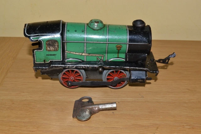 A Vintage Meccano Hornby Series O Gauge tin plate train set and