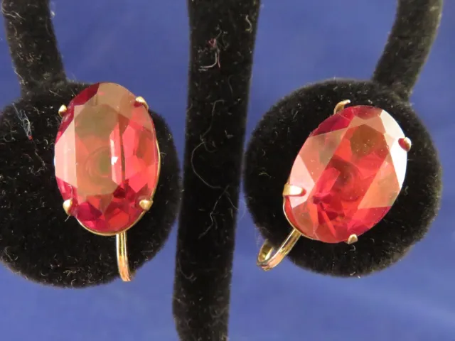 Vintage Red Cut Glass Earrings Set in Gold Tone Metal_ Screw Back (708) 3