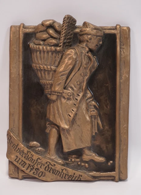 Plastische Figurenplatte Brotverkäufer Frankreich um 1750 Volkskunst Rottal Inn