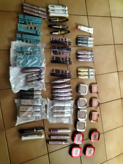 Lot maquillage, L'Oréal , Maybelline. Neuf . 64 pièces jamais ouvert.