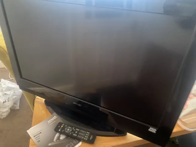 Hitachi 32 inch TV comes With Original Remote Control.