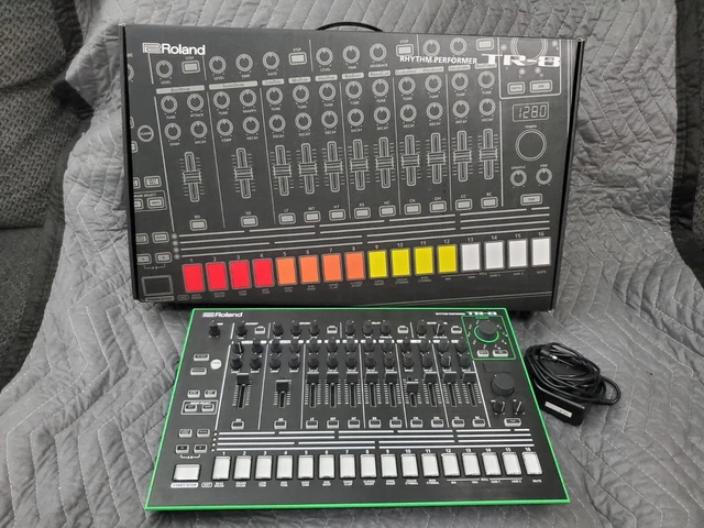 Roland tr8 clearance 707 expansion