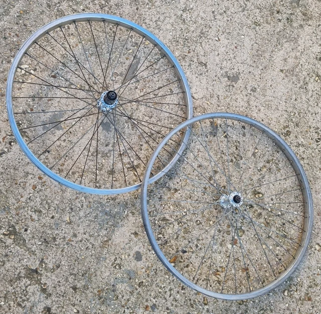 SHIMANO EXAGE HB-RM50 FH-HG50 Hubs Araya Alesa rims 26