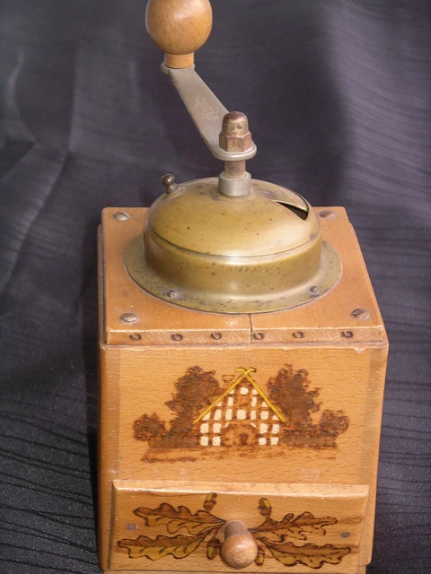 seltene alte Kaffemühle HAHA mit folkloristischen Motiven
