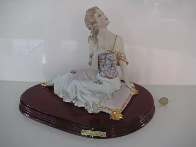 Schöne Capodimonte Vittorio Sabadin Grosse Figur Damen Mädchen Sass Auf Kissen