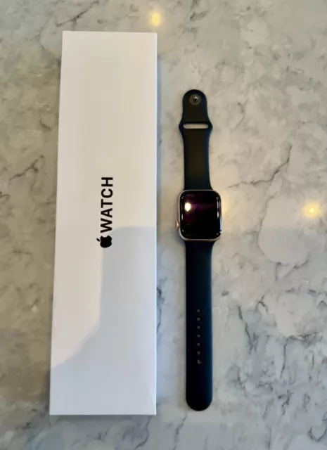 APPLE WATCH SE 44mm Aluminum Case Black Sports Band Model A2356