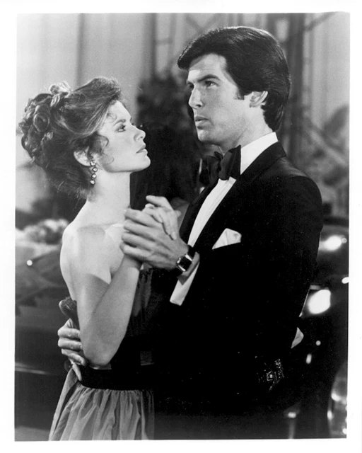 1982s REMINGTON STEELE Stephanie Zimbalist/Pierce Brosnan b/w 8x10 dancing scene