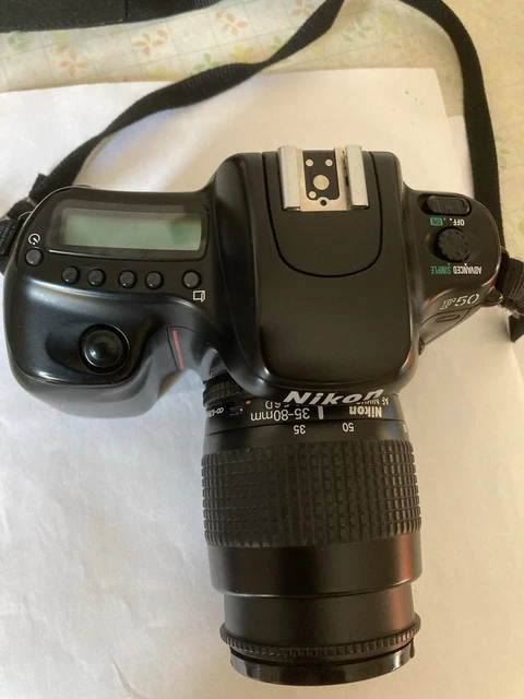 NIKON F50 Appareil photo argentique avec AF nikkor 35-80mm 1:4-5.6D Lens