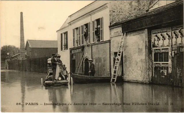 CPA Inondations PARIS 1910 Rue Félicien-David Sauvetage (972142)
