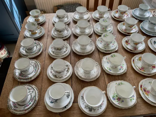 job lot 42 x Pretty Vintage Bone China TEA CUP/SAUCER/PLATE  TRIOS for wedding/o